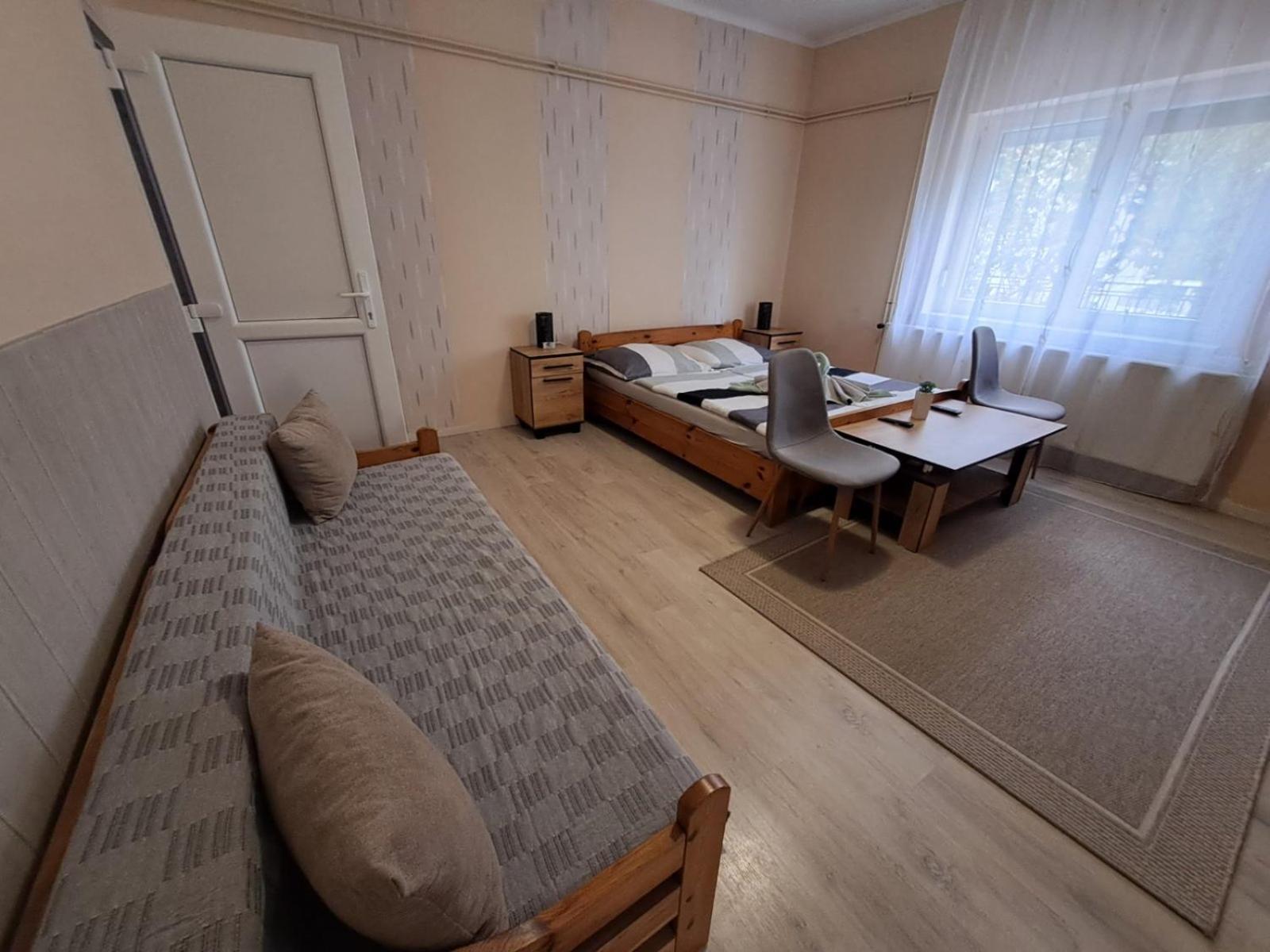 Bed and Breakfast Berta Panzió Hajdúszoboszló Camera foto