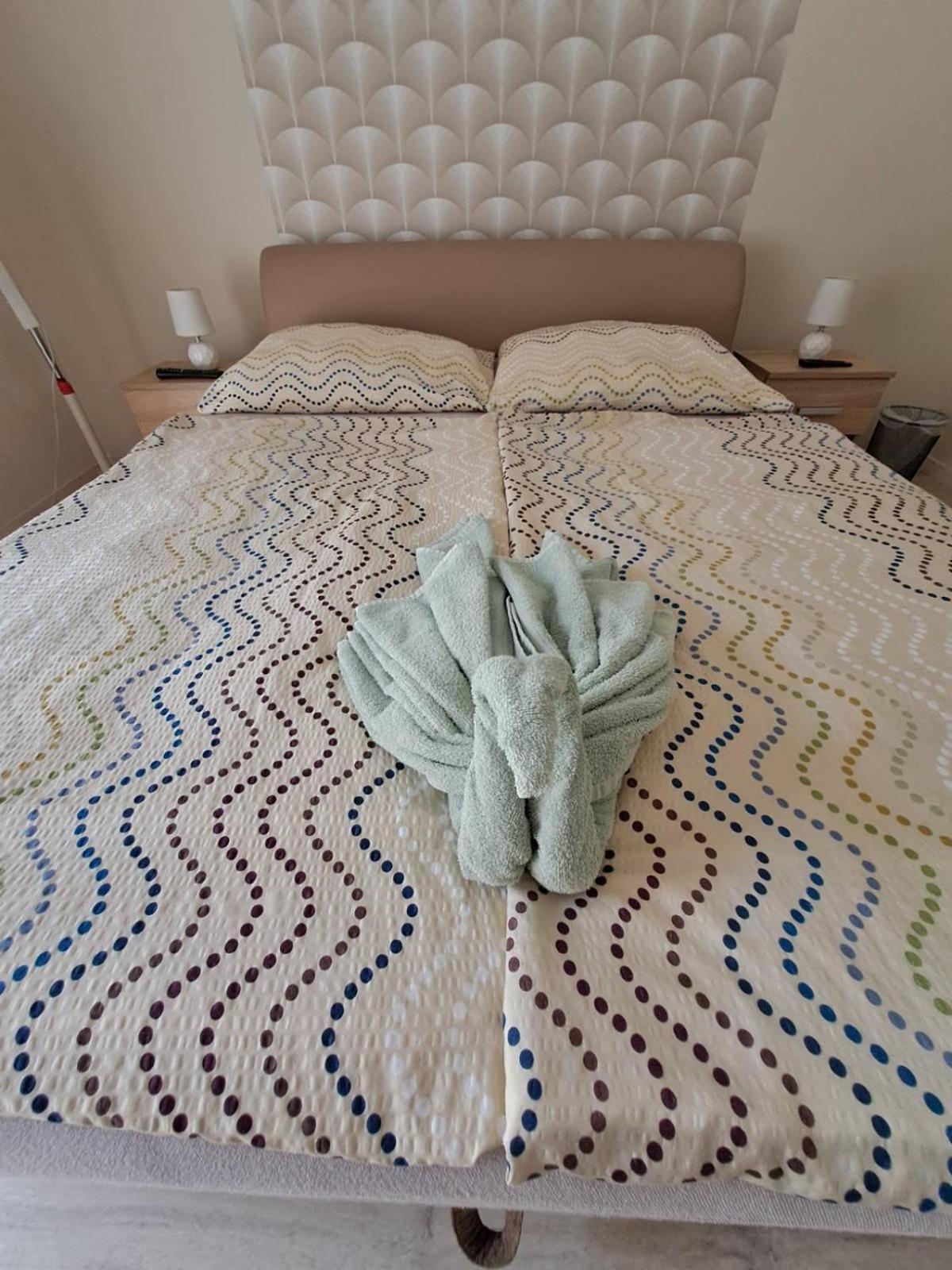 Bed and Breakfast Berta Panzió Hajdúszoboszló Esterno foto