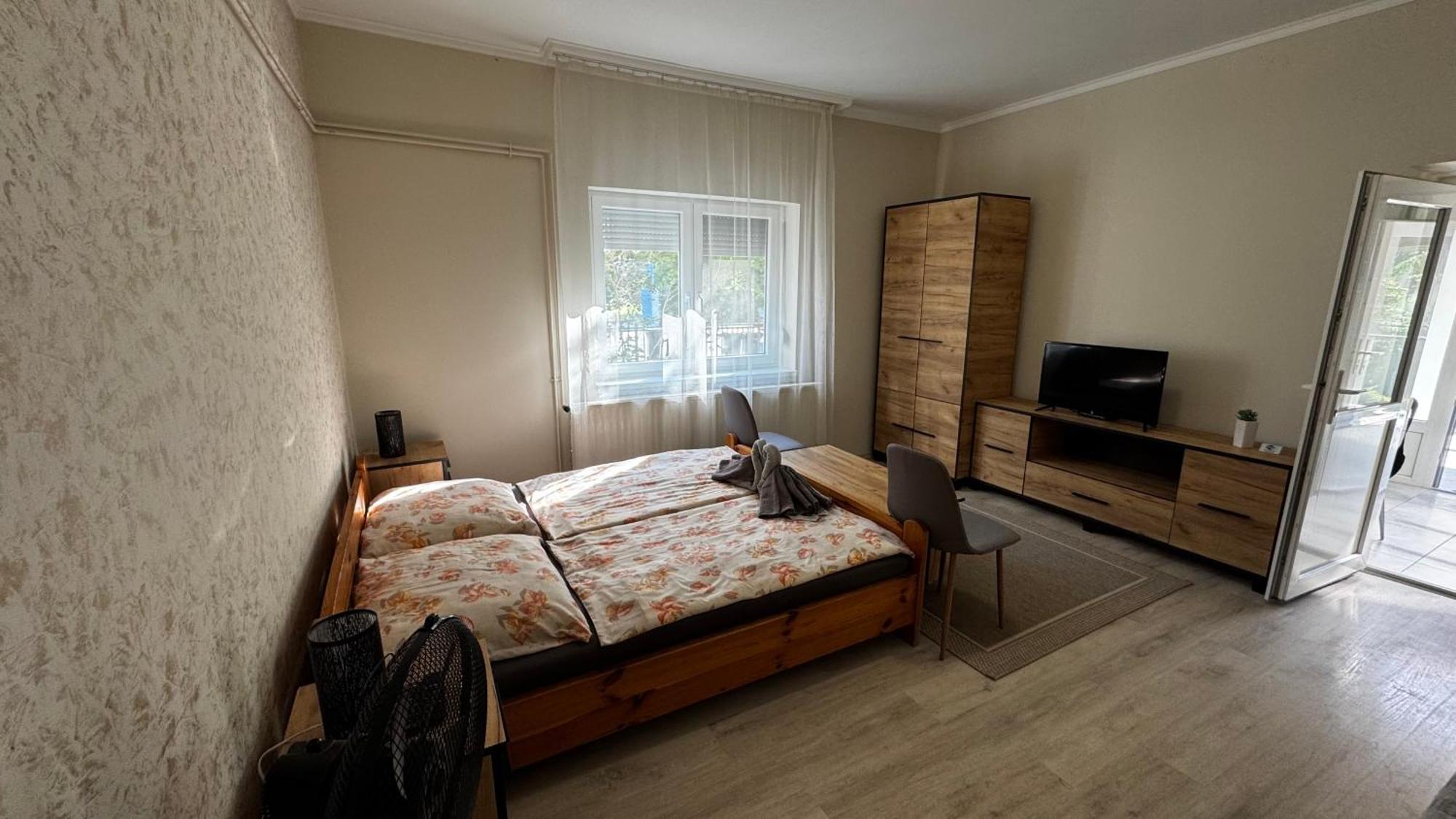 Bed and Breakfast Berta Panzió Hajdúszoboszló Esterno foto